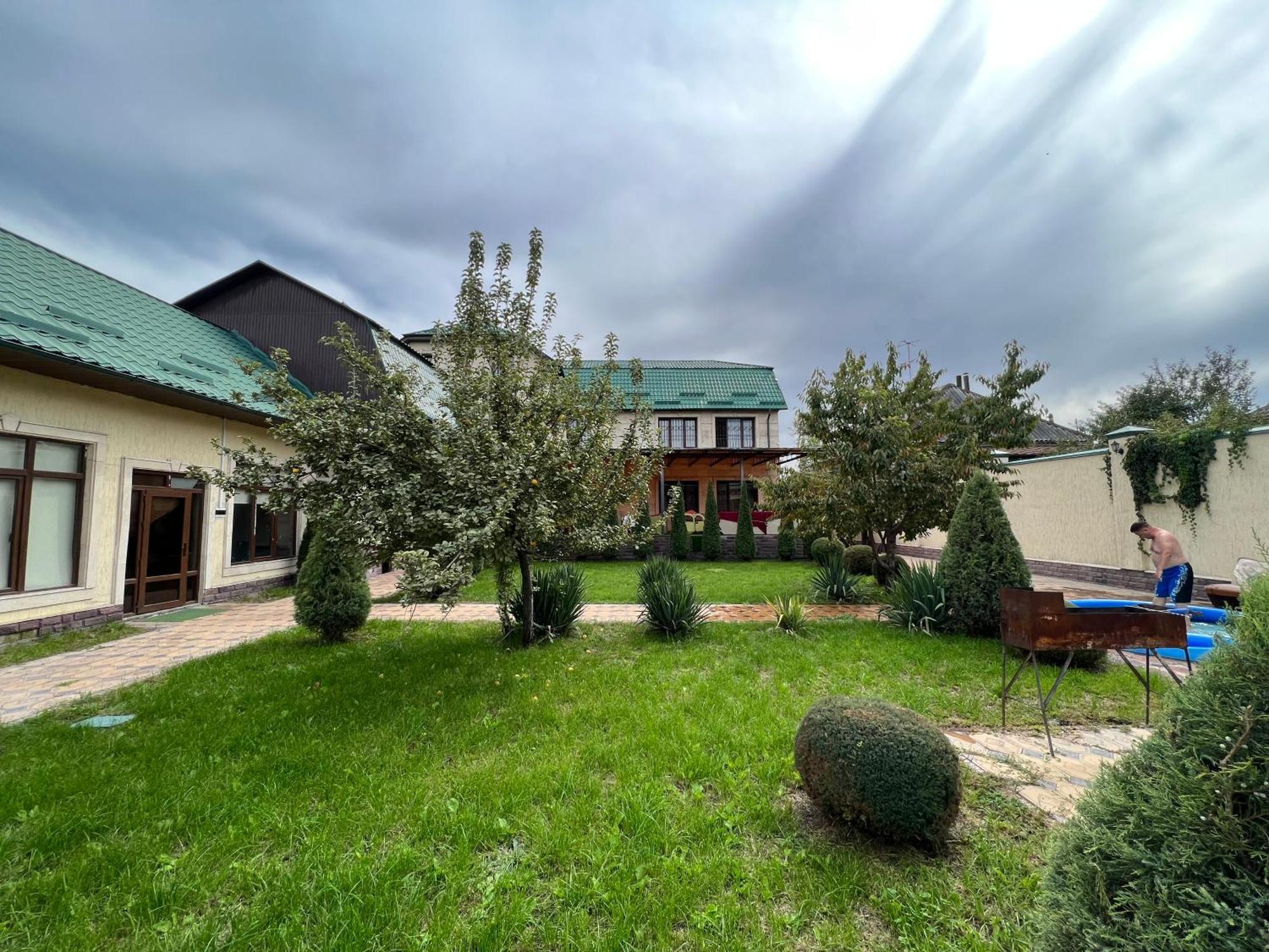 Lite Guest House Bishkek Exteriör bild